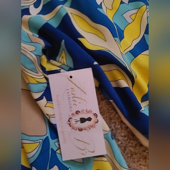 Zadie b floral top - Picture 3 of 3